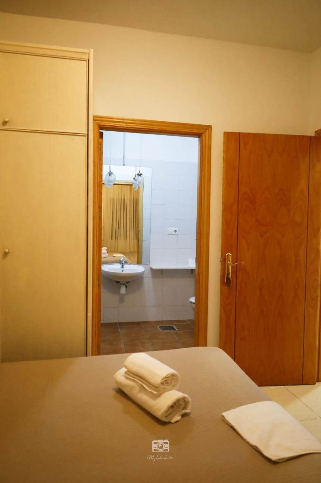 Hospedium Dlj Hostal Ben Nassar Arjona Bagian luar foto
