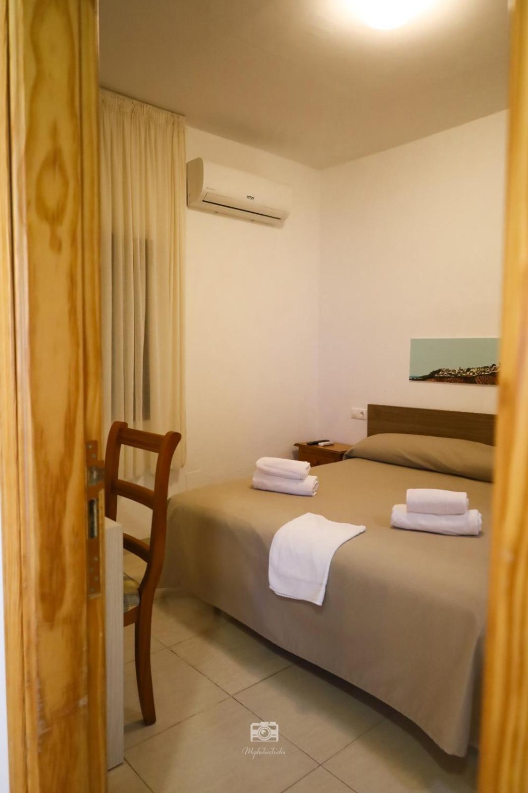 Hospedium Dlj Hostal Ben Nassar Arjona Bagian luar foto